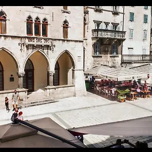Old Square Apartamento Split